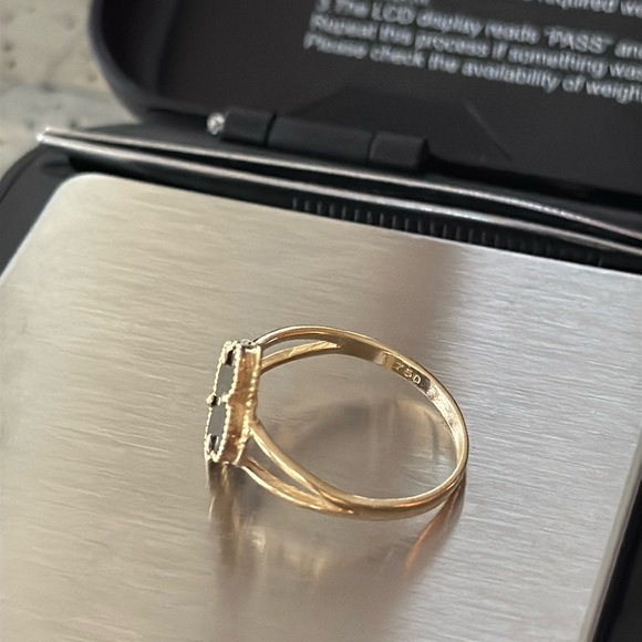 18k Gold Ring Size 7 - Picture 3 of 5